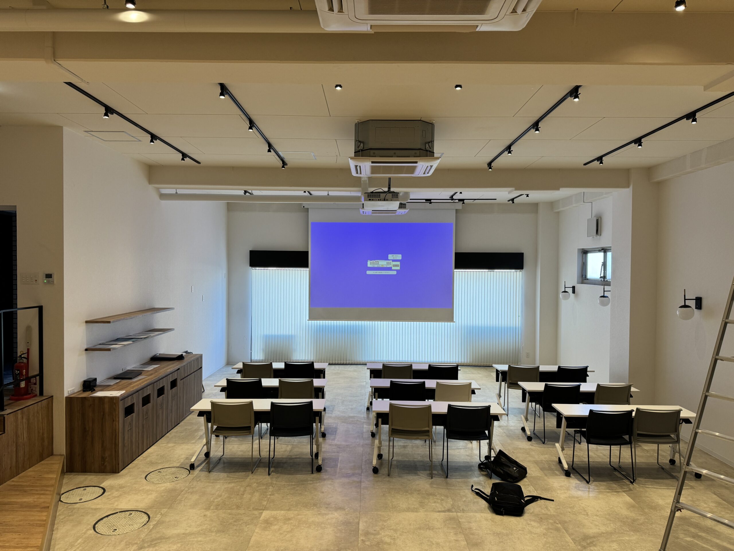 専修学校のセミナー室