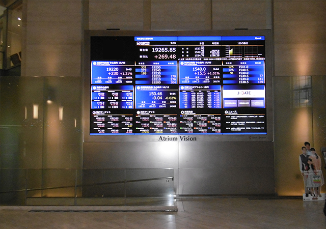 16面マルチモニターシステム