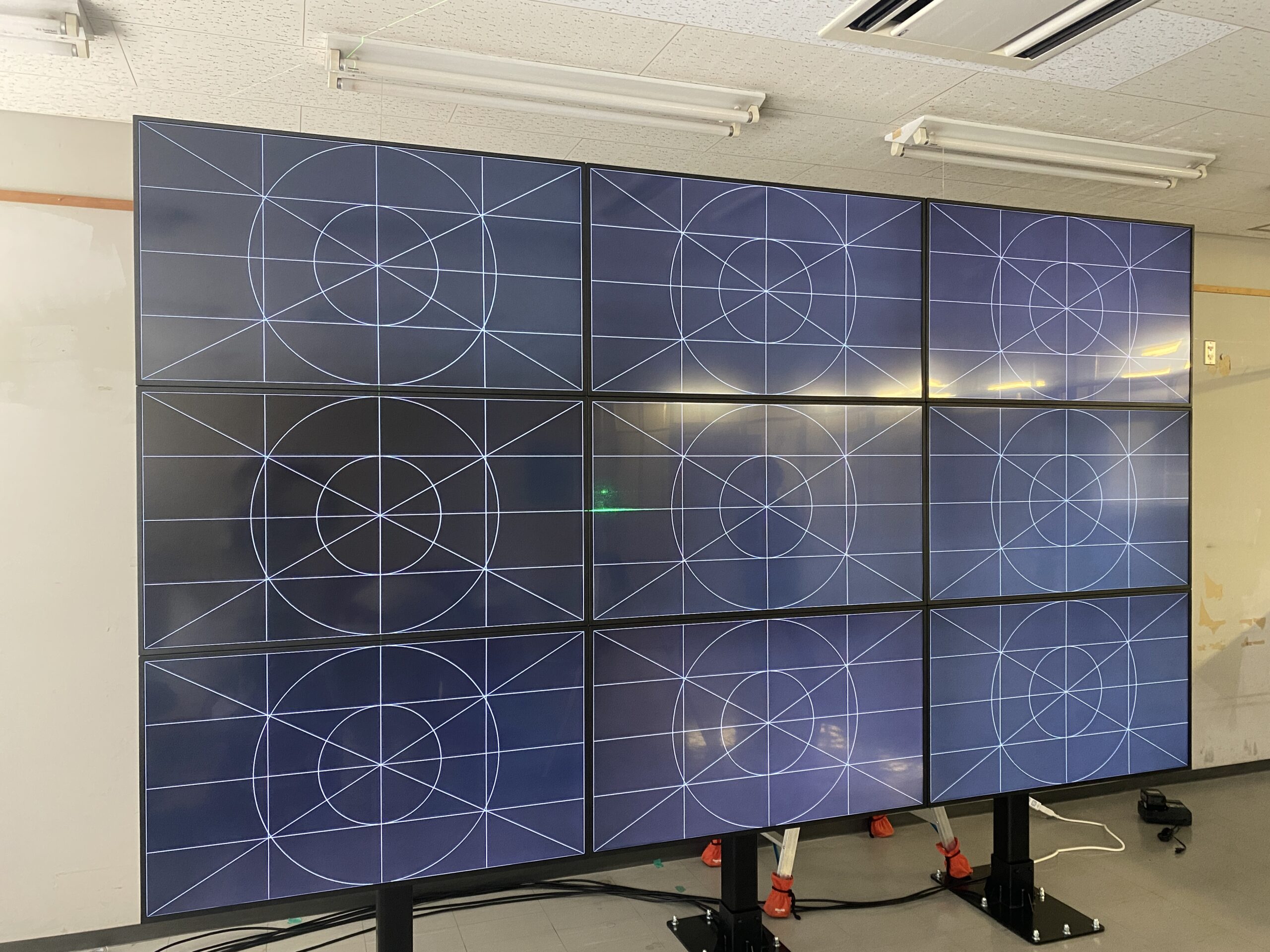 ９面マルチモニター